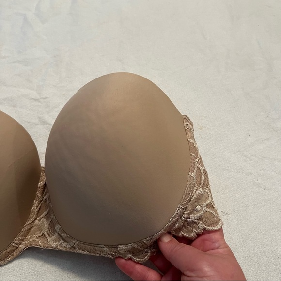 Elegant Lace Strapless Bra in Tan - Picture 3 of 15